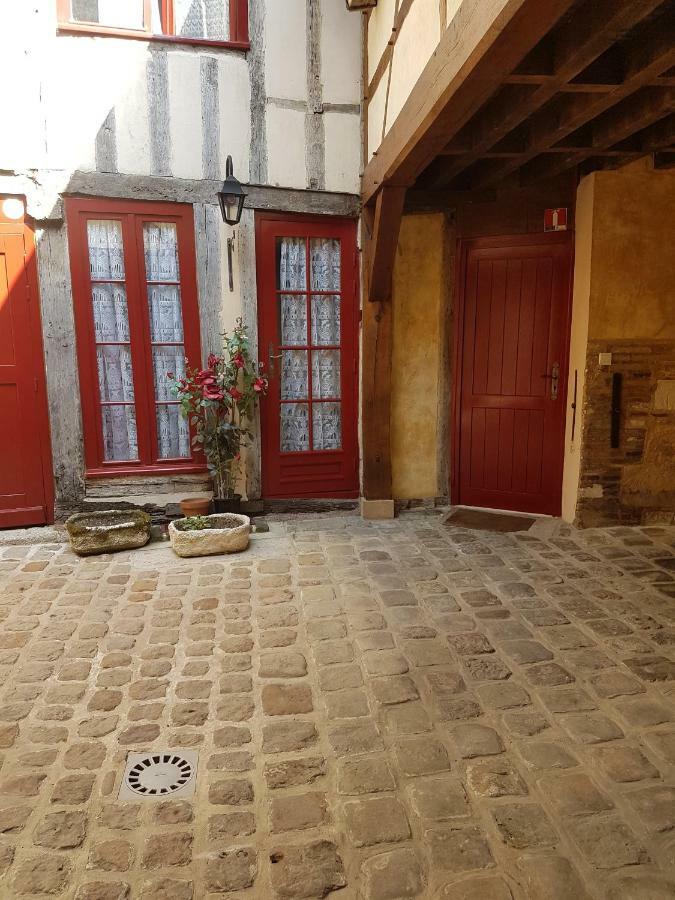 Appartement Du Vieux ทรัวส์ ภายนอก รูปภาพ
